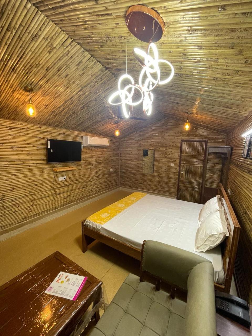 Gopika Resort Vrindavan Bagian luar foto