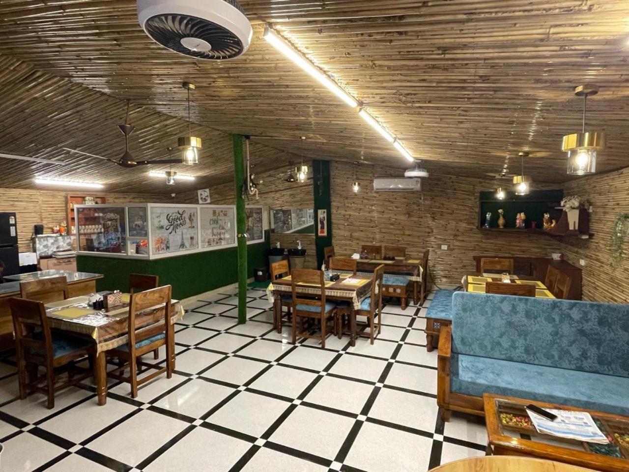 Gopika Resort Vrindavan Bagian luar foto