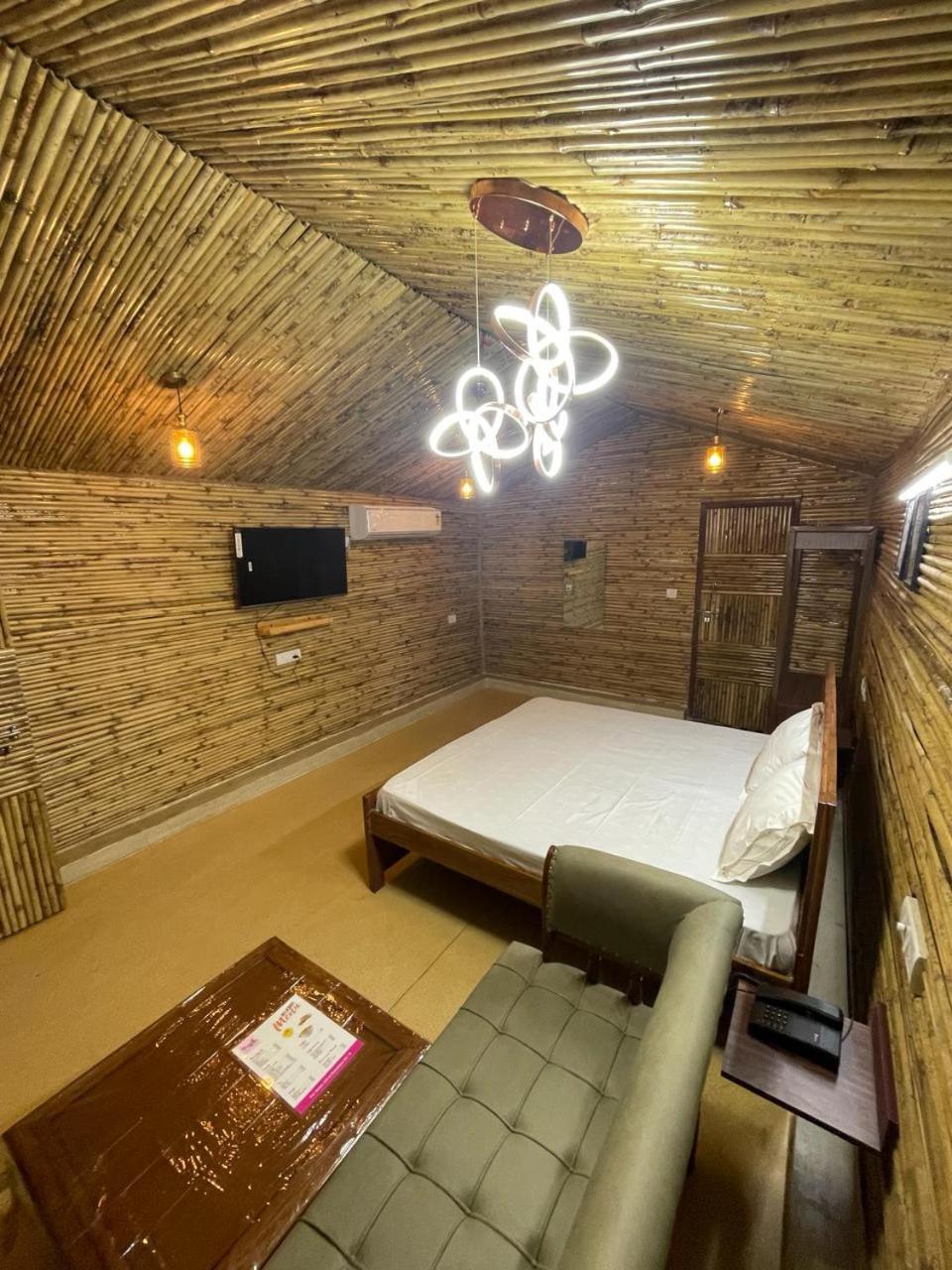 Gopika Resort Vrindavan Bagian luar foto