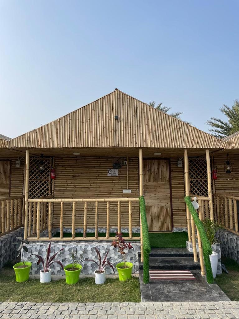 Gopika Resort Vrindavan Bagian luar foto