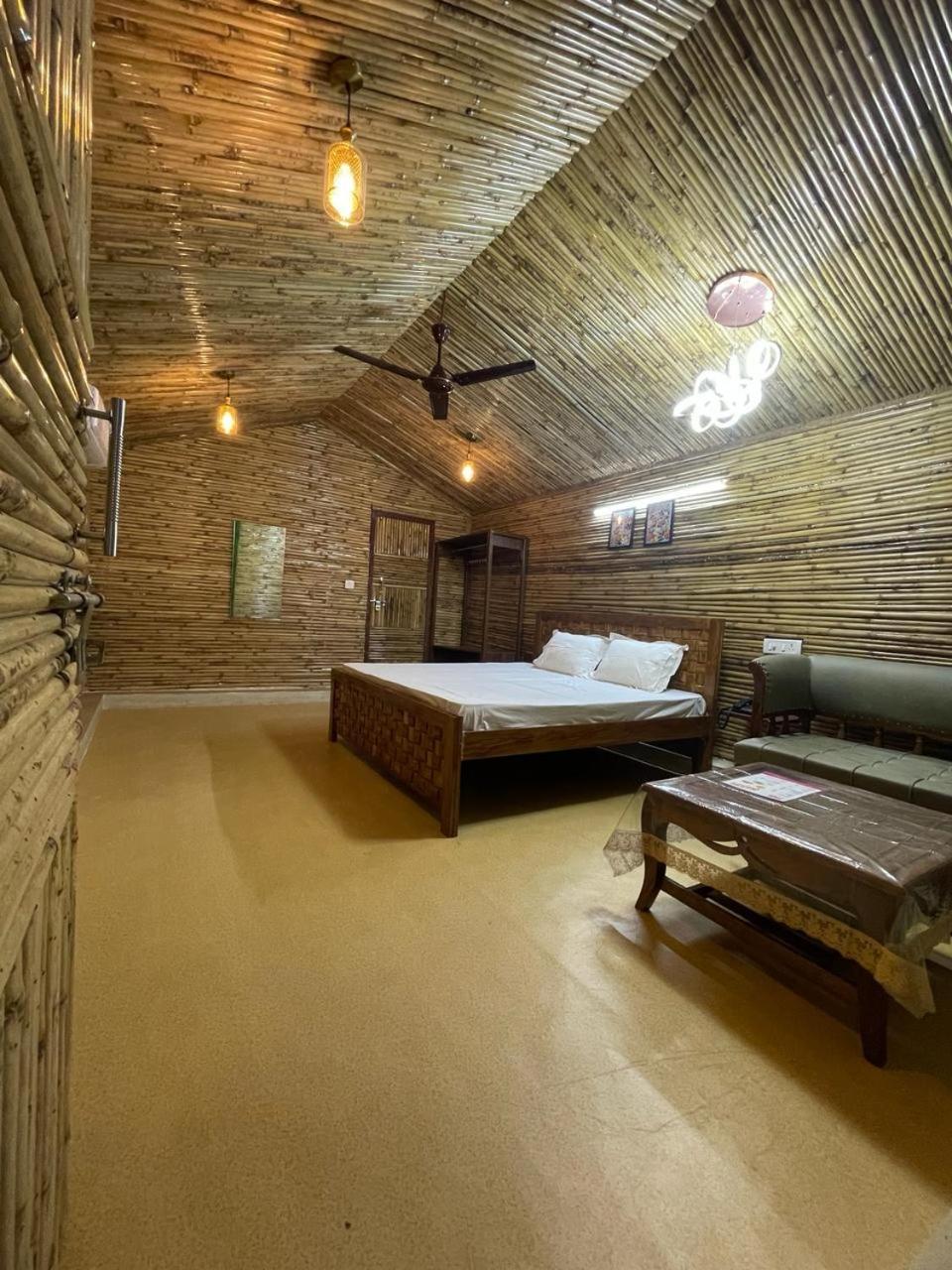Gopika Resort Vrindavan Bagian luar foto