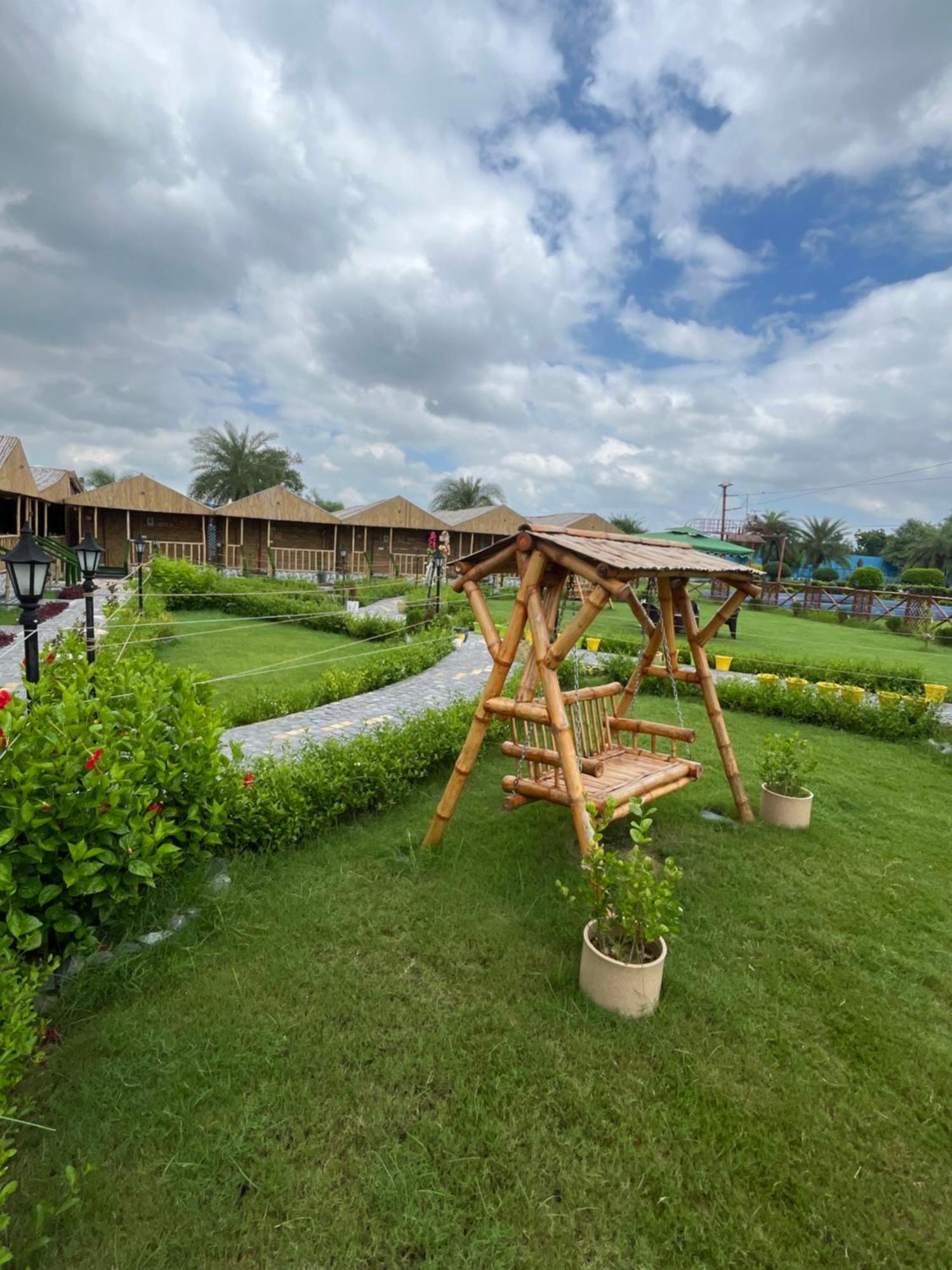 Gopika Resort Vrindavan Bagian luar foto
