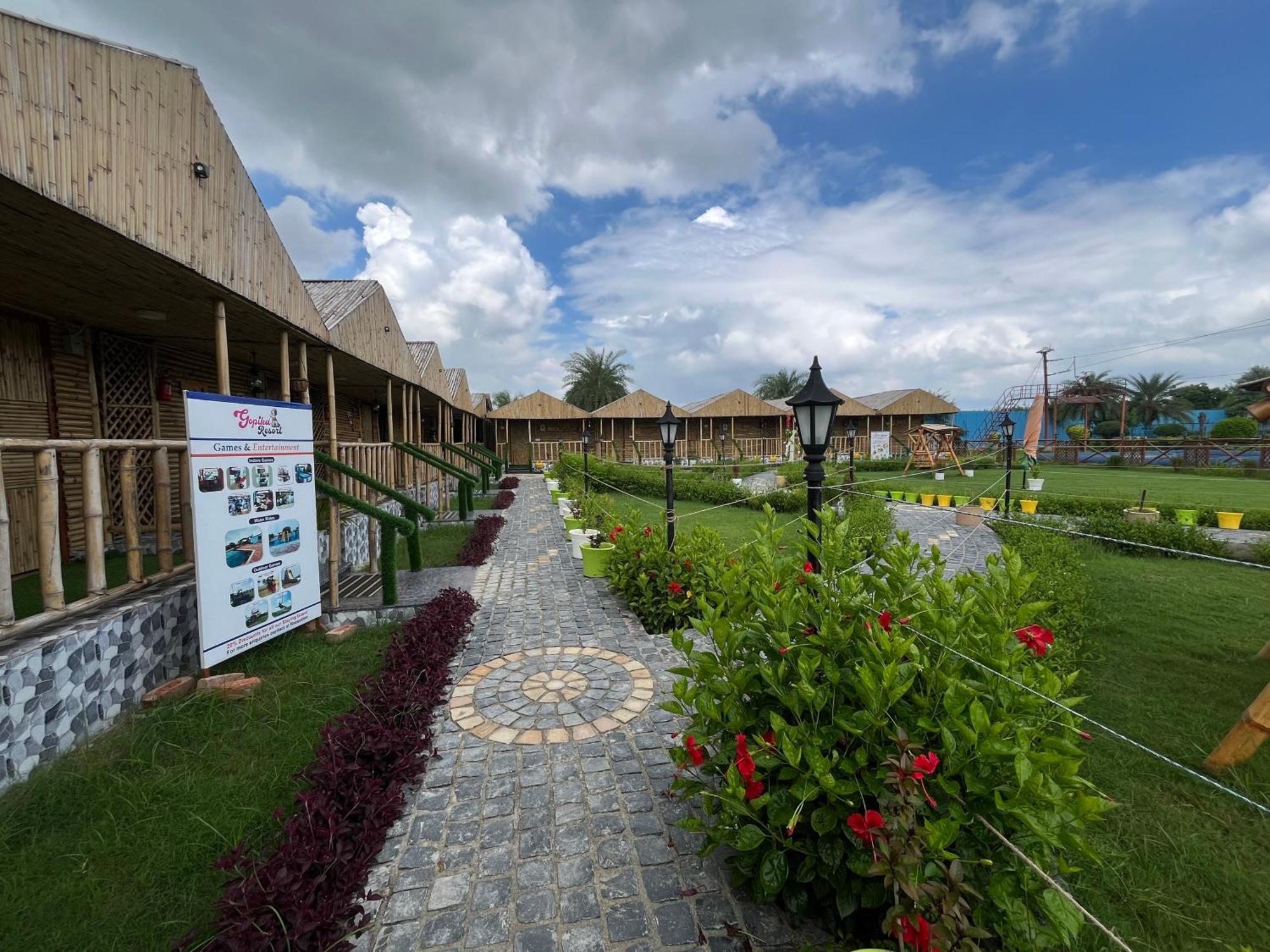 Gopika Resort Vrindavan Bagian luar foto