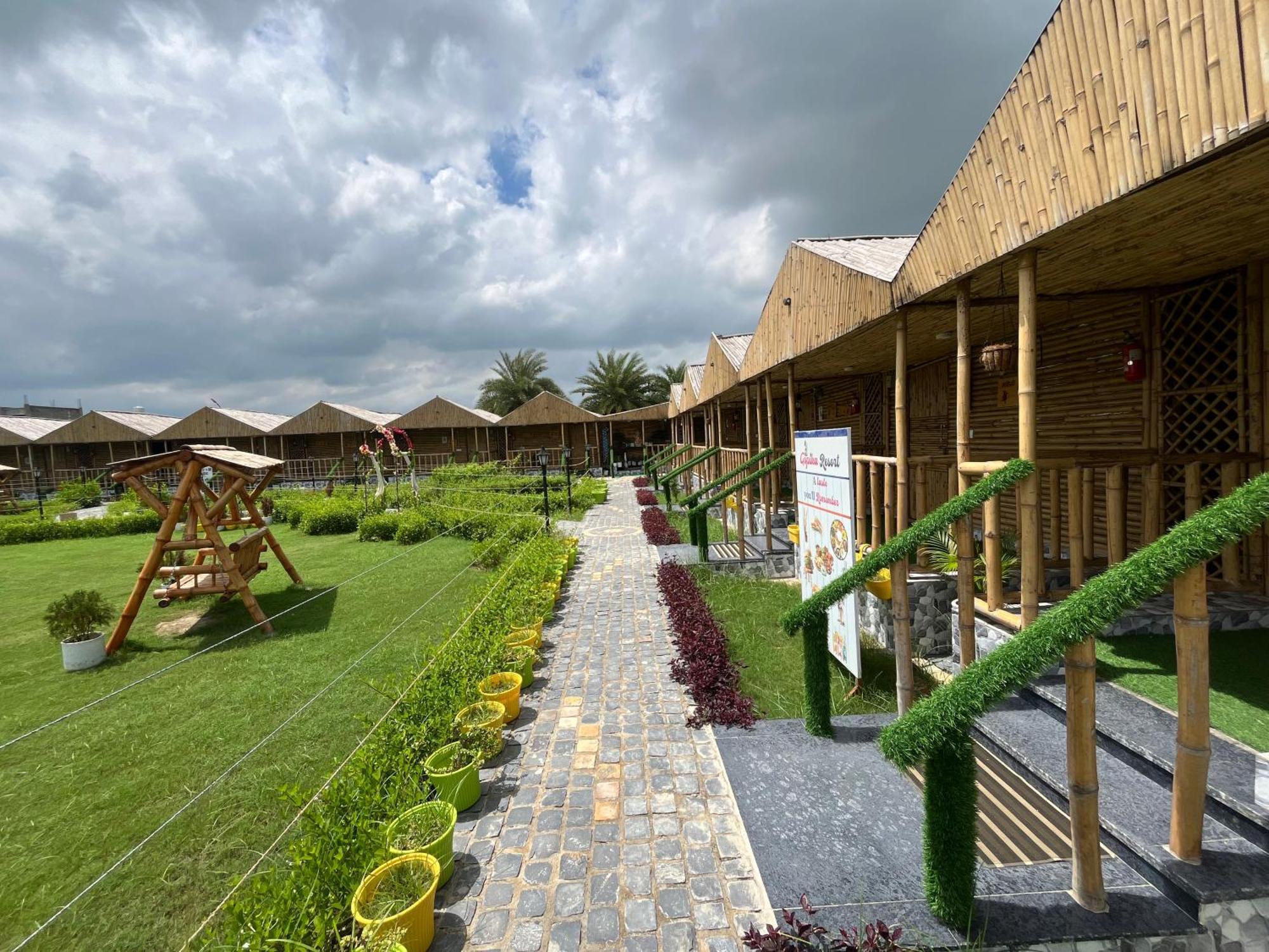 Gopika Resort Vrindavan Bagian luar foto