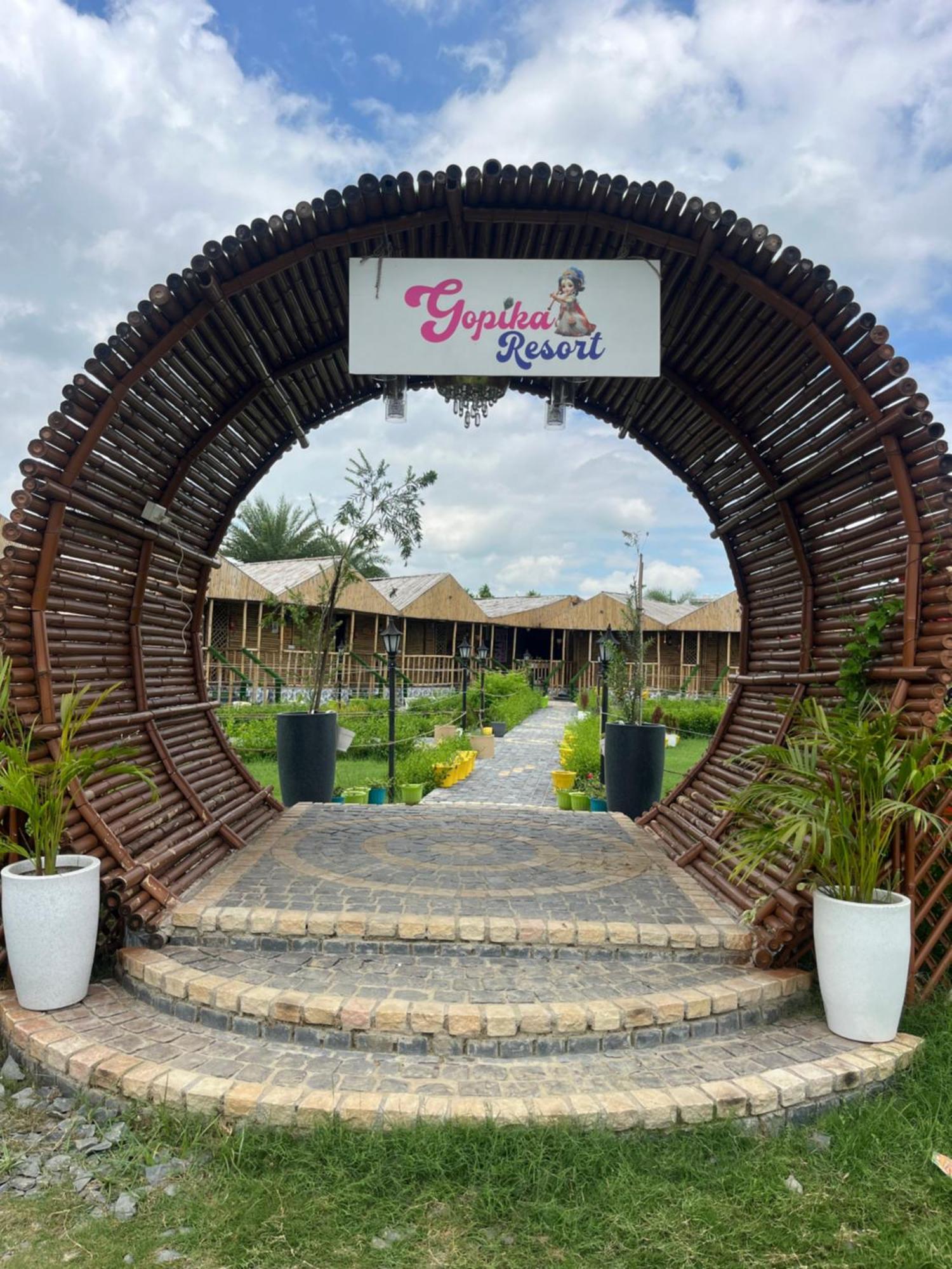 Gopika Resort Vrindavan Bagian luar foto