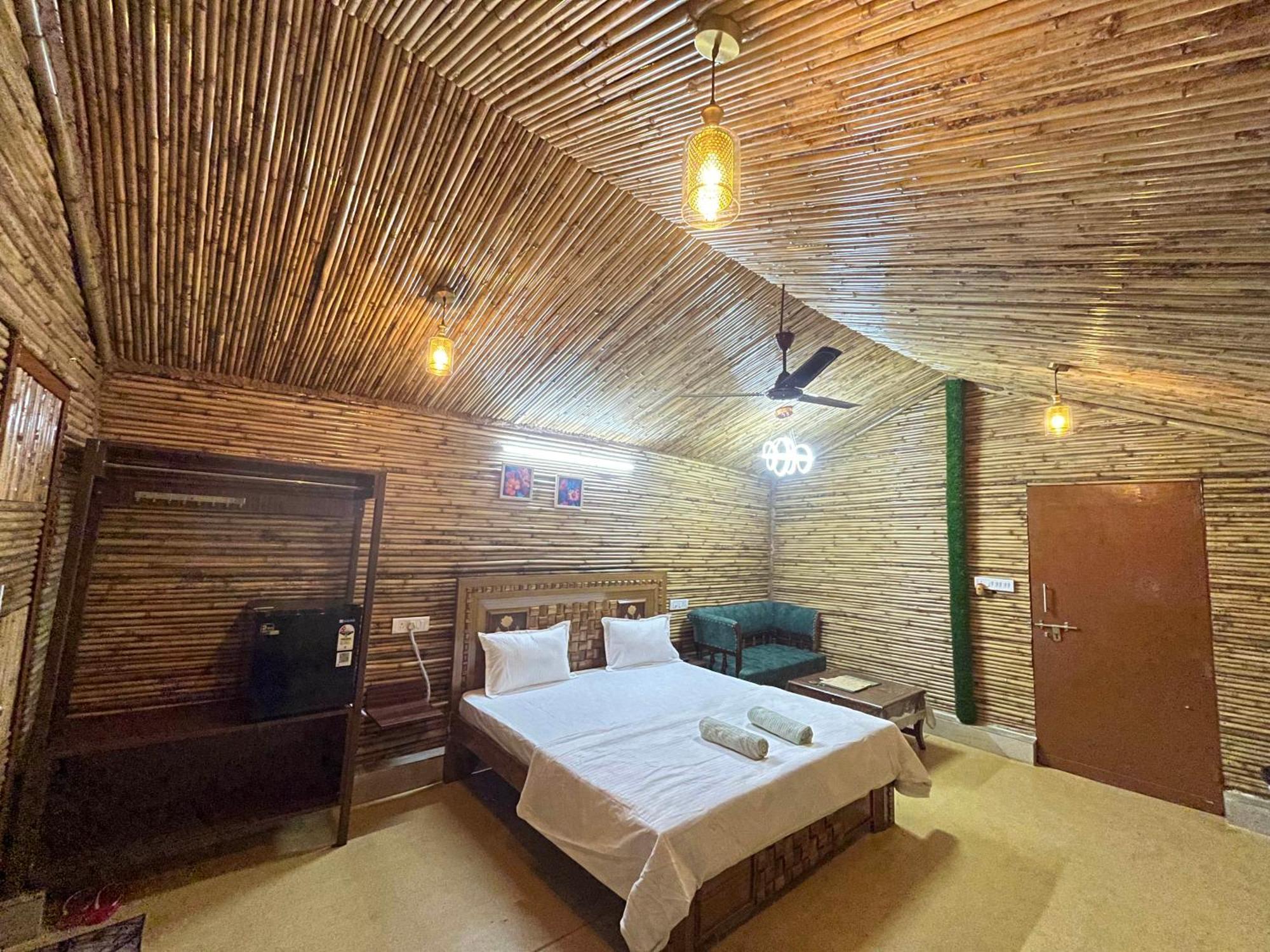 Gopika Resort Vrindavan Bagian luar foto