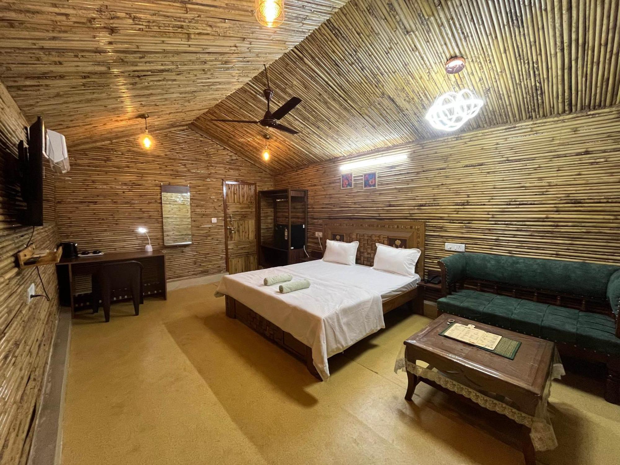 Gopika Resort Vrindavan Bagian luar foto
